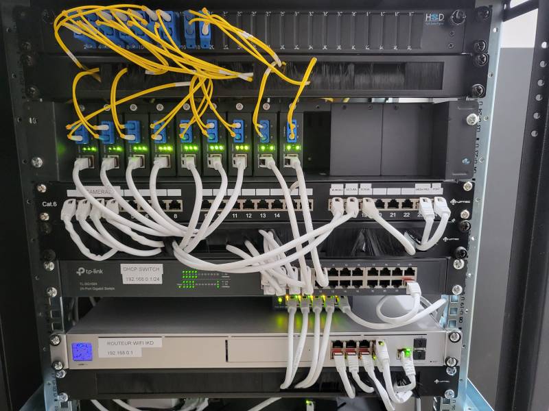 Baie informatique pour vidèosurveillance et WIFI IKD