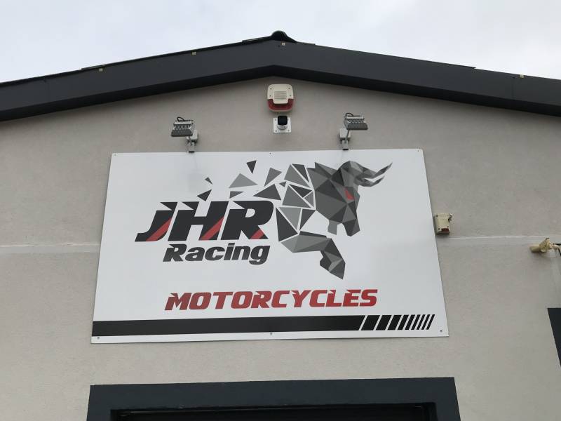 Concessionnaire de moto Baucaire près d'Avignon dans le Vaucluse JHR RACING