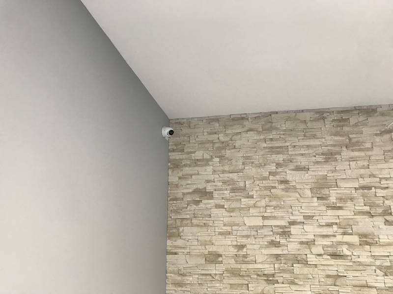 Installation d'un système de vidéosurveillance avec écran de contrôle dans une entreprise près d'Avignon dans le Vaucluse.
