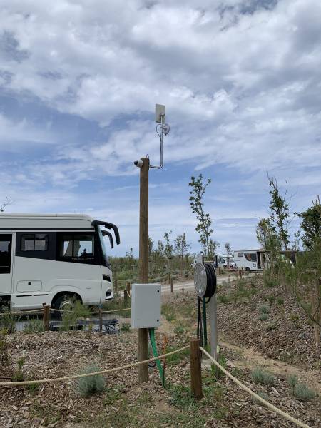 Vacanciers utilisant le WIFI à Ramatuelle